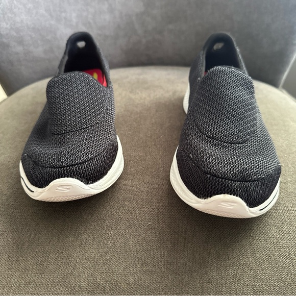 Skechers Slip-On Go Walk Goga Max Shoes Size 7.5 Women’s - Picture 4 of 7